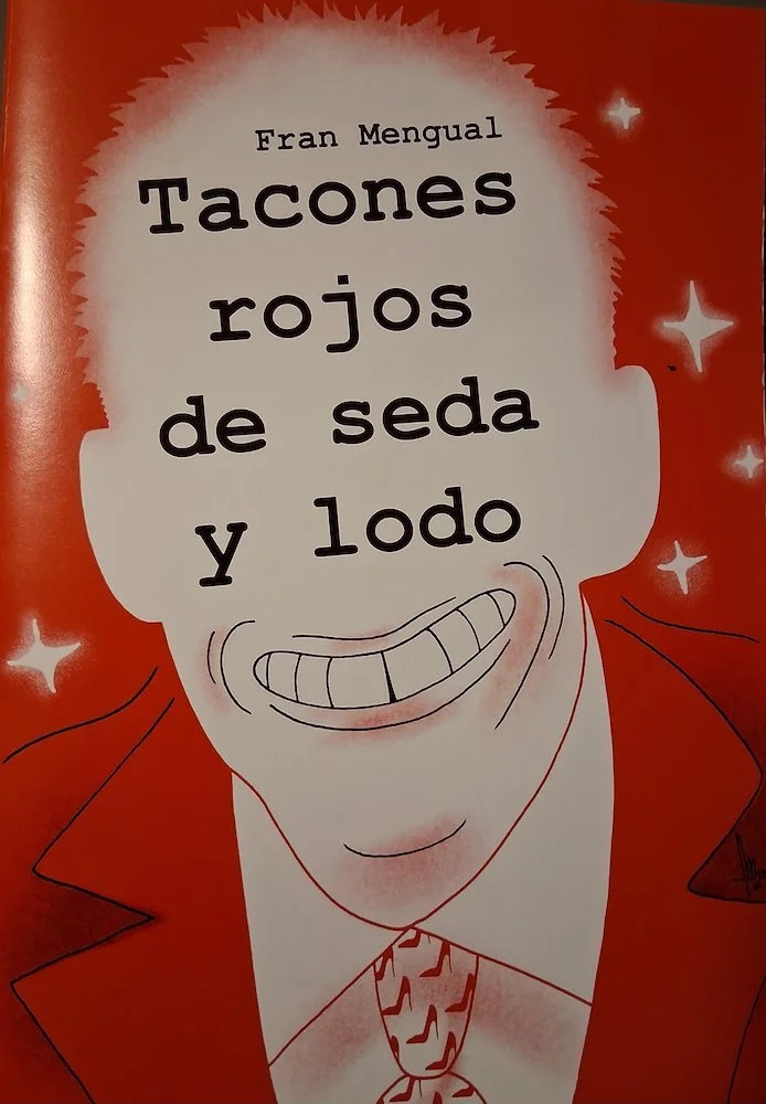 Tacones rojos de seda y lodo